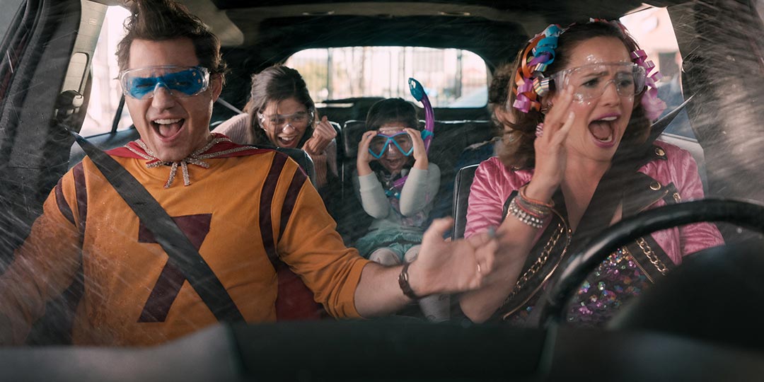 (L to R) Edgar Ramirez, Jenna Ortega, Everly Carganilla, Julian Lerner, and Jennifer Garner in 'Yes Day'