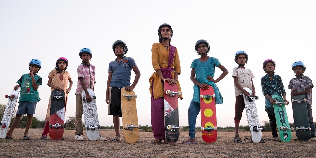 Rachel Saanchita Gupta (center) in 'Skater Girl'