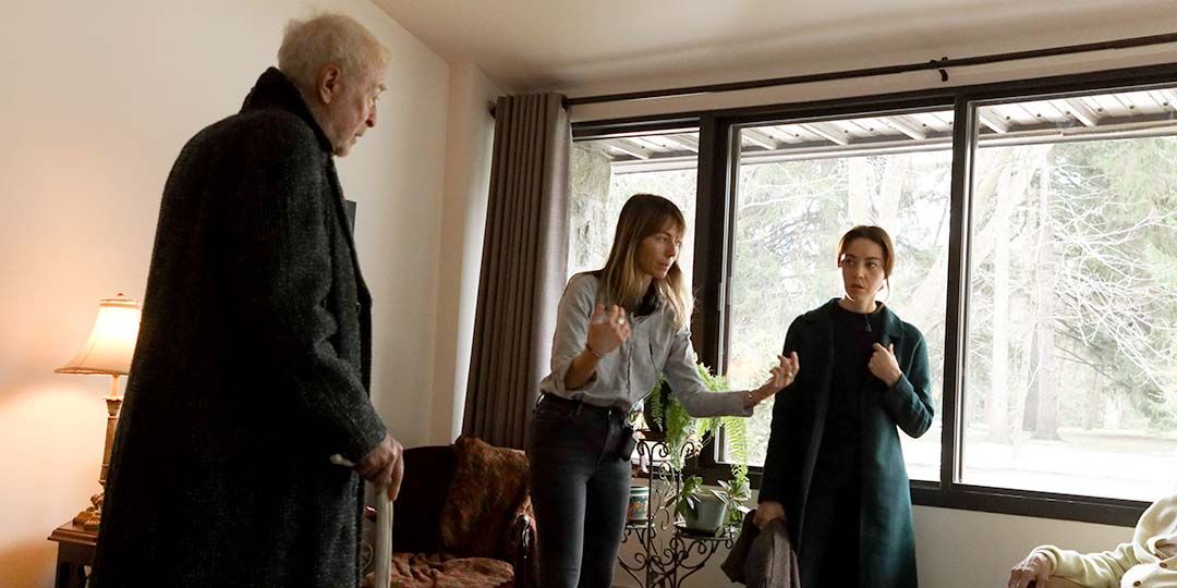 (L to R) Michael Caine, director Lina Roessler, & Aubrey Plaza on the set of 'Best Seller'