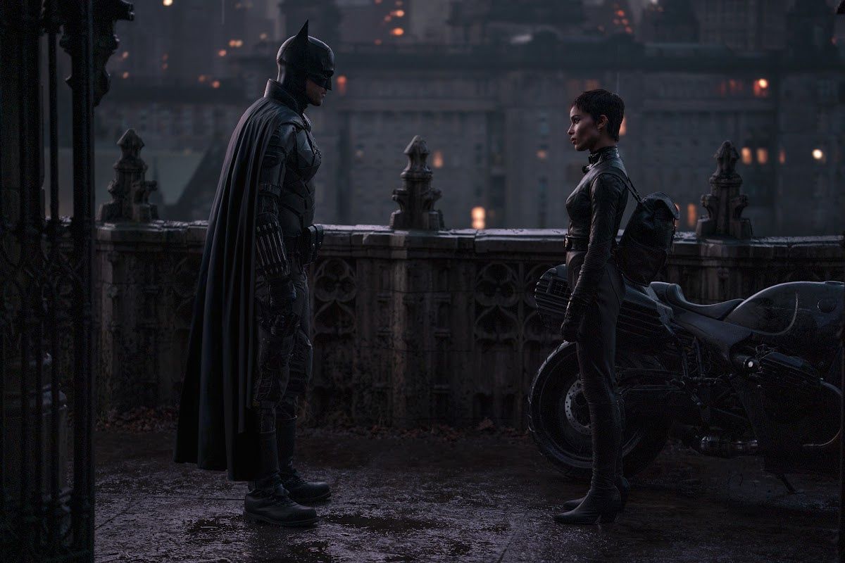 (L to R) Robert Pattinson and Zoe Kravitz in 'The Batman'