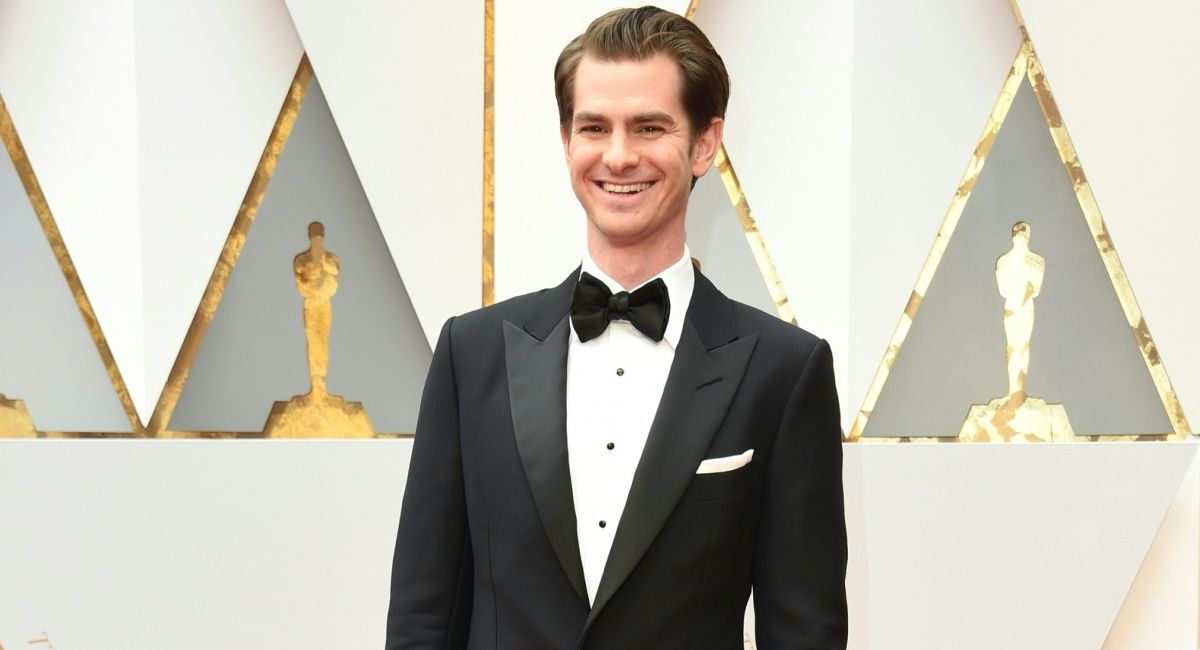 Andrew Garfield arrives on the red carpet for the 89th Oscars on February 26, 2017 in Hollywood, California. (Photo by Valerie Macon/AFP/Getty Images). 