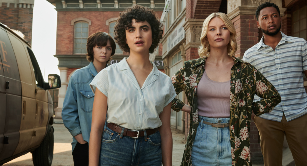 (L to R) Elsie Fisher, Sarah Yarkin, Nell Hudson and Jacob Latimore in 'Texas Chainsaw Massacre.' Cr. Yana Blajeva / ©2021 Legendary, Courtesy of Netflix.
