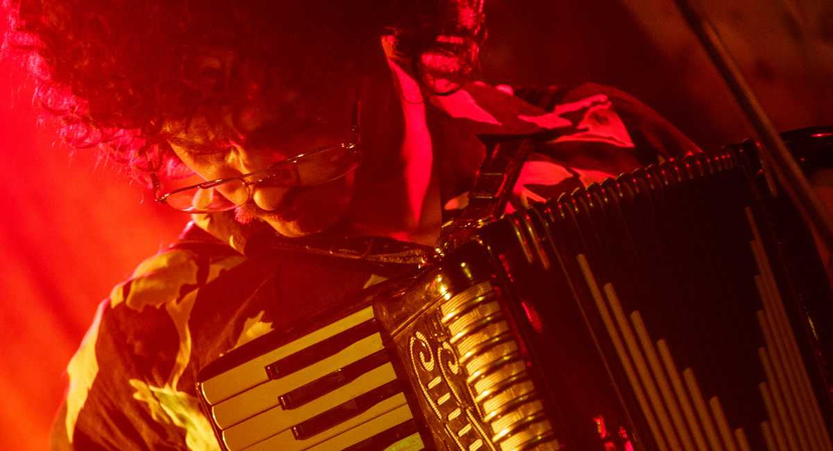 Daniel Radcliffe is “Weird Al” Yankovic in the ‘Weird’ Teaser