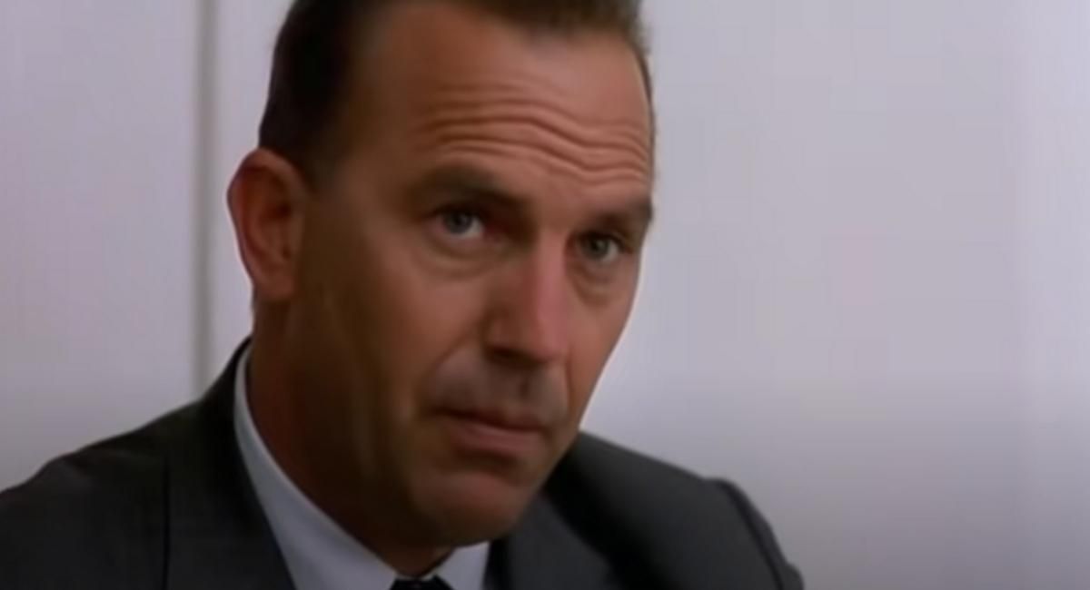 Kevin Costner in the movie 'Thirteen Days'