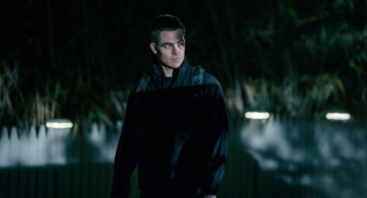 Chris Pine Talks ‘The Contractor’