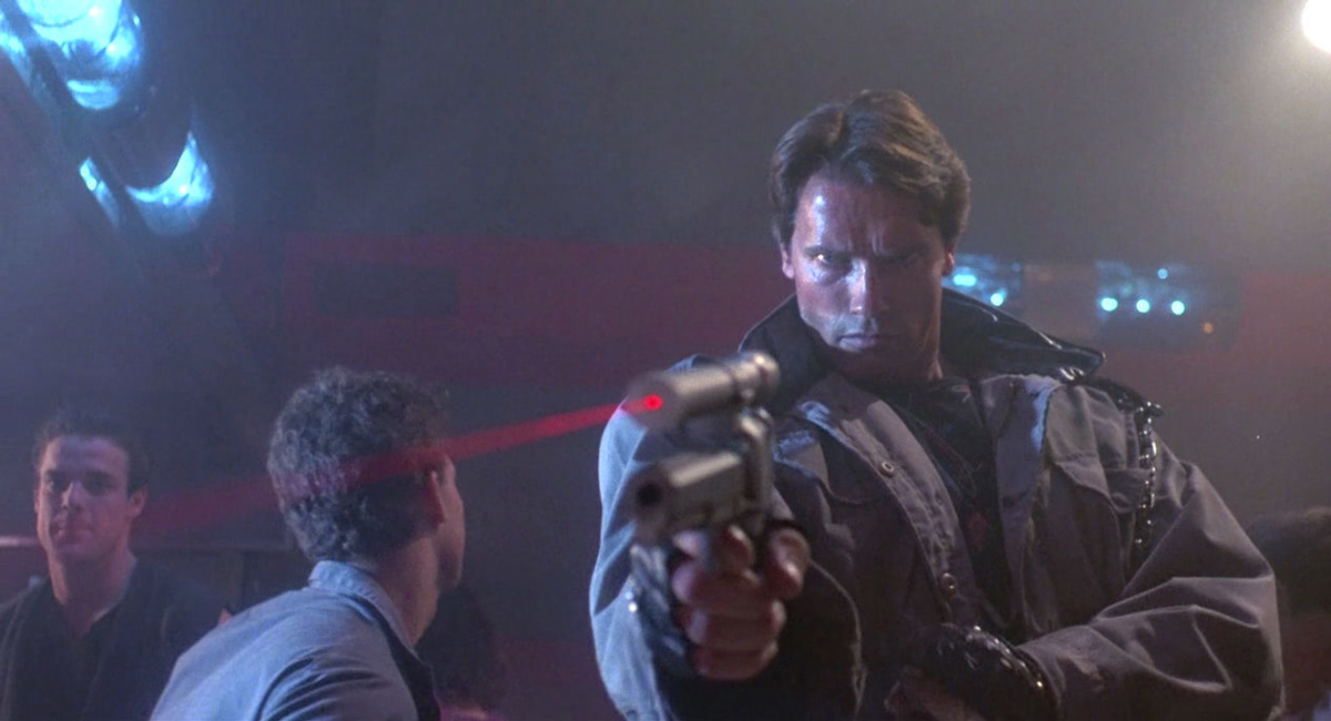 Arnold Schwarzenegger with gun