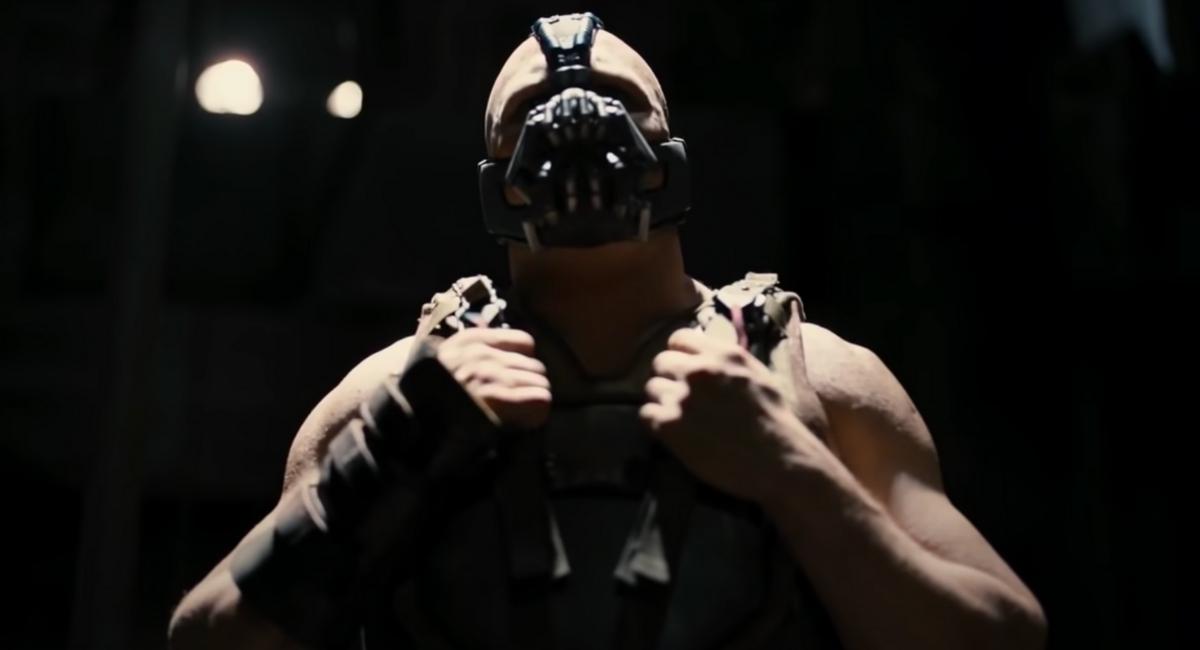 Tom Hardy como Bane em 'O Cavaleiro das Trevas Ressurge'.