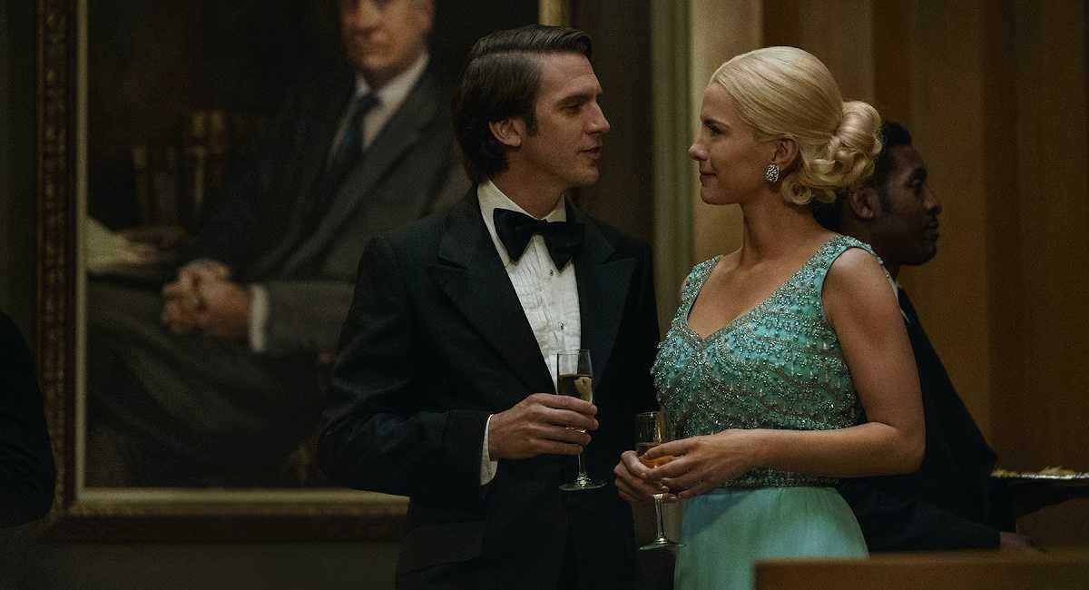 Dan Stevens and Betty Gilpin Talk ‘Gaslit’