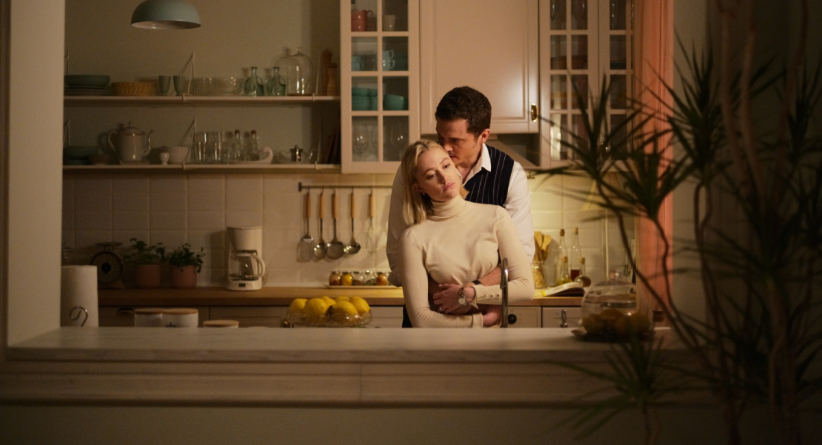 Maika Monroe and Karl Glusman