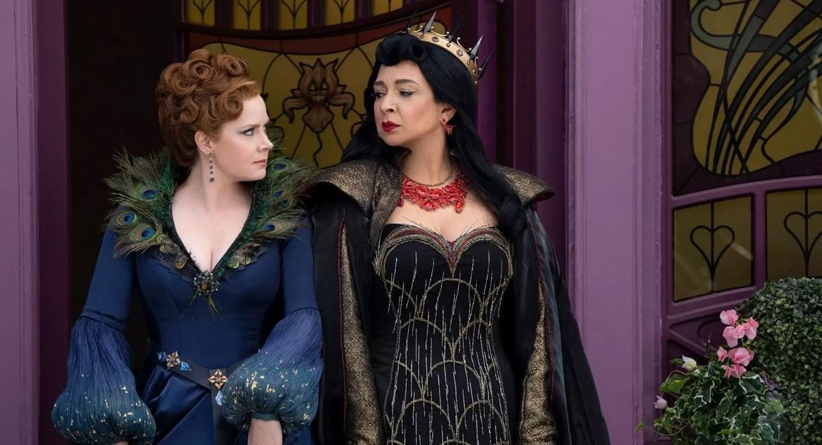 Amy Adams and Maya Rudolph