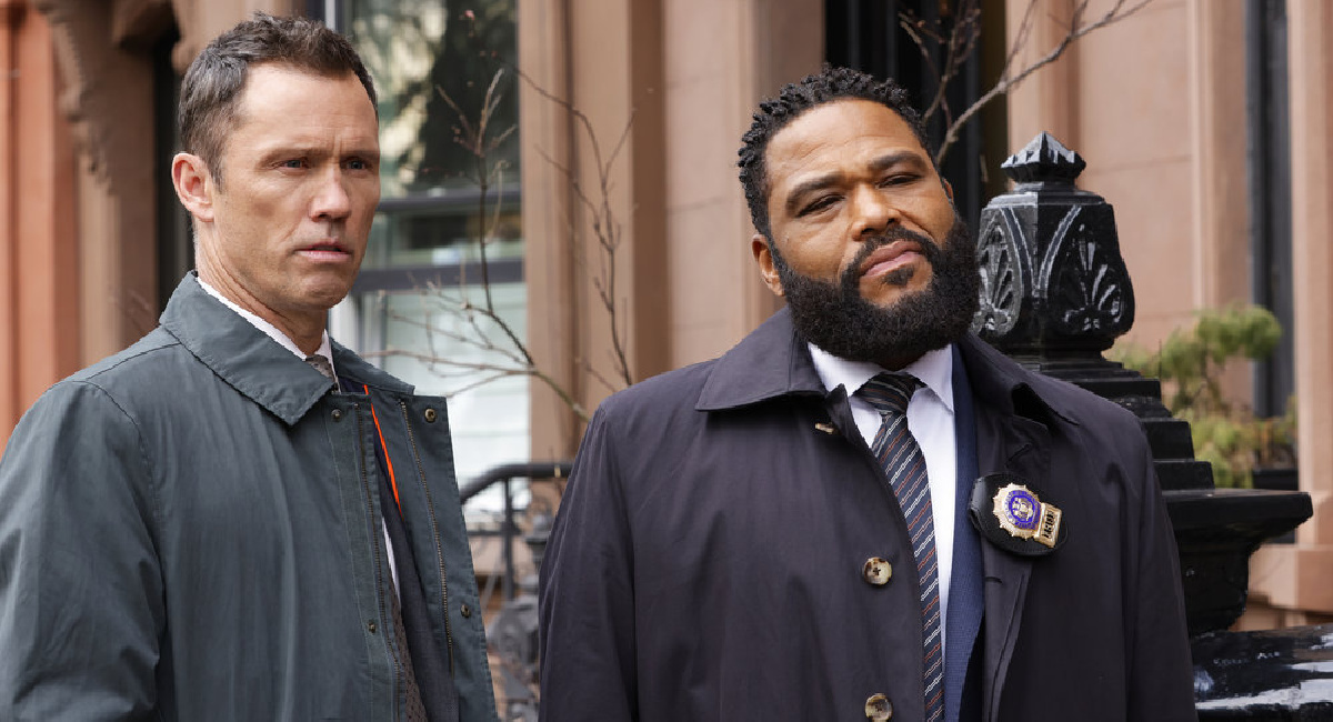 Jeffrey Donovan as Det. Frank Cosgrove, and Anthony Anderson as Det. Kevin Bernard on 'Law & Order.'