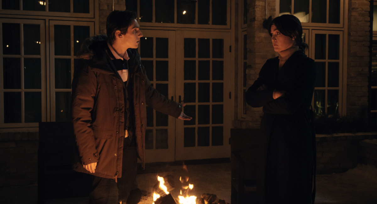 (L to R) Matthew Finlan as "Gunnar" and Julia Stiles as "Tricia" in 'Orphan: First Kill' from Paramount Players, eOne, and Dark Castle Entertainment.