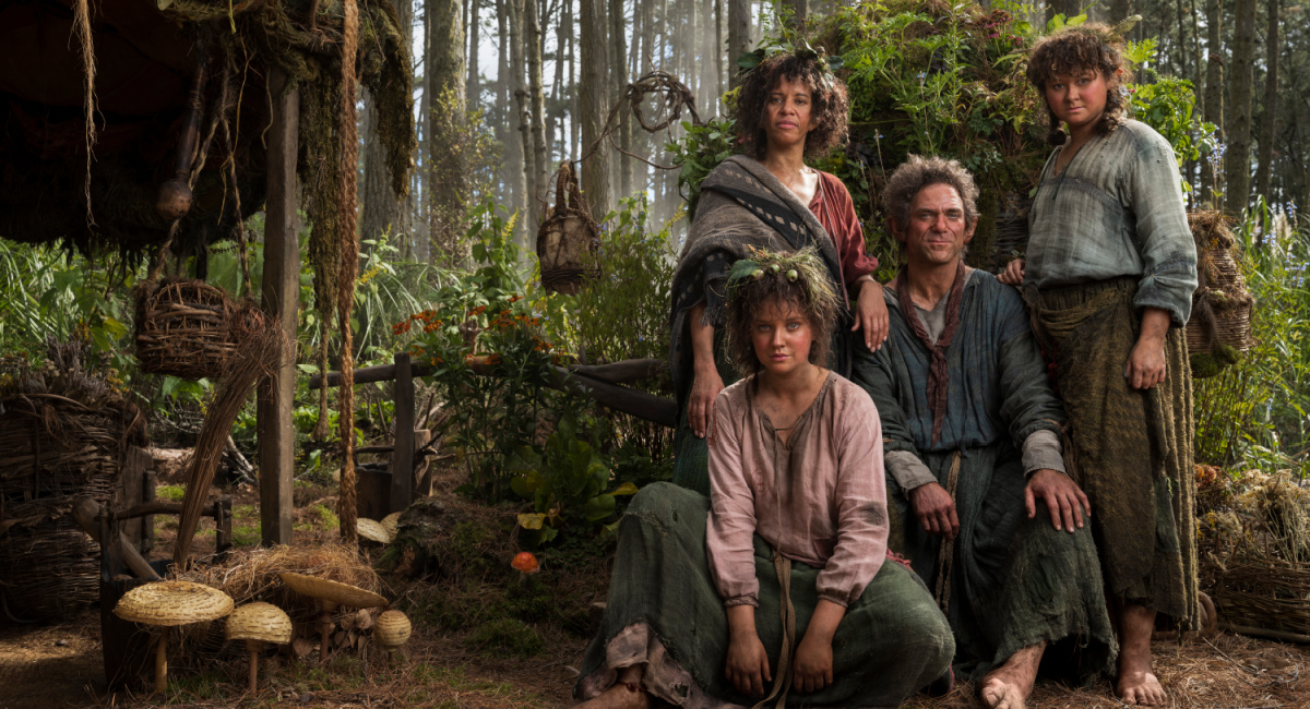 Markella Kavenagh (Elanor ‘Nori’ Brandyfoot), Sara Zwangobani (Marigold Brandyfoot), Dylan Smith (Largo Brandyfoot), Megan Richards (Poppy Proudfellow) in Prime Video's 'The Lord of the