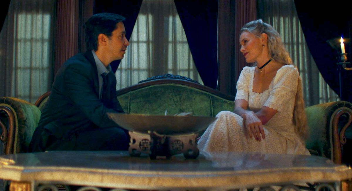 Justin Long as Hap Jackson and Kate Bosworth as Mina Murray in the thriller, 'House of Darkness.'