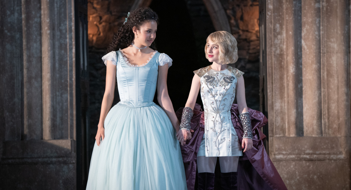 Sofia Wylie as Agatha and Sophia Anne Caruso as Sophie in 'The School For Good And Evil.'