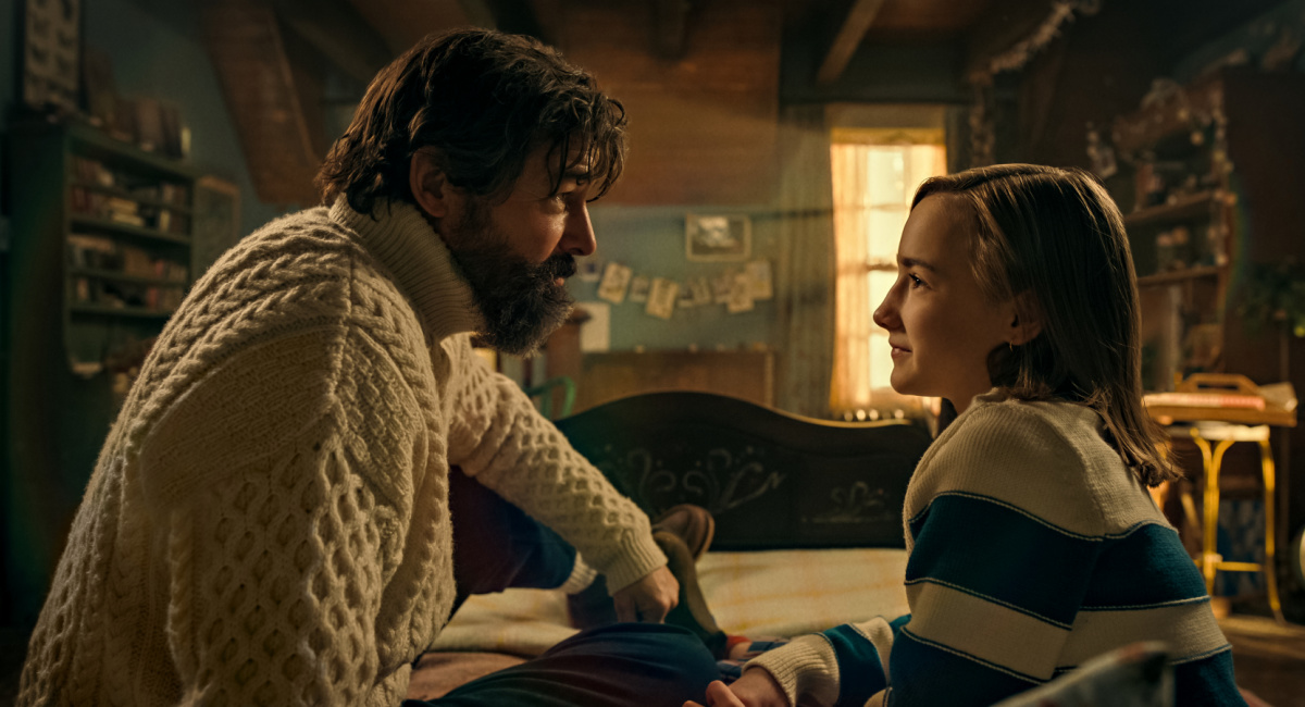 Kyle Chandler as Peter and Marlow Barkley as Nemo in 'Slumberland.'