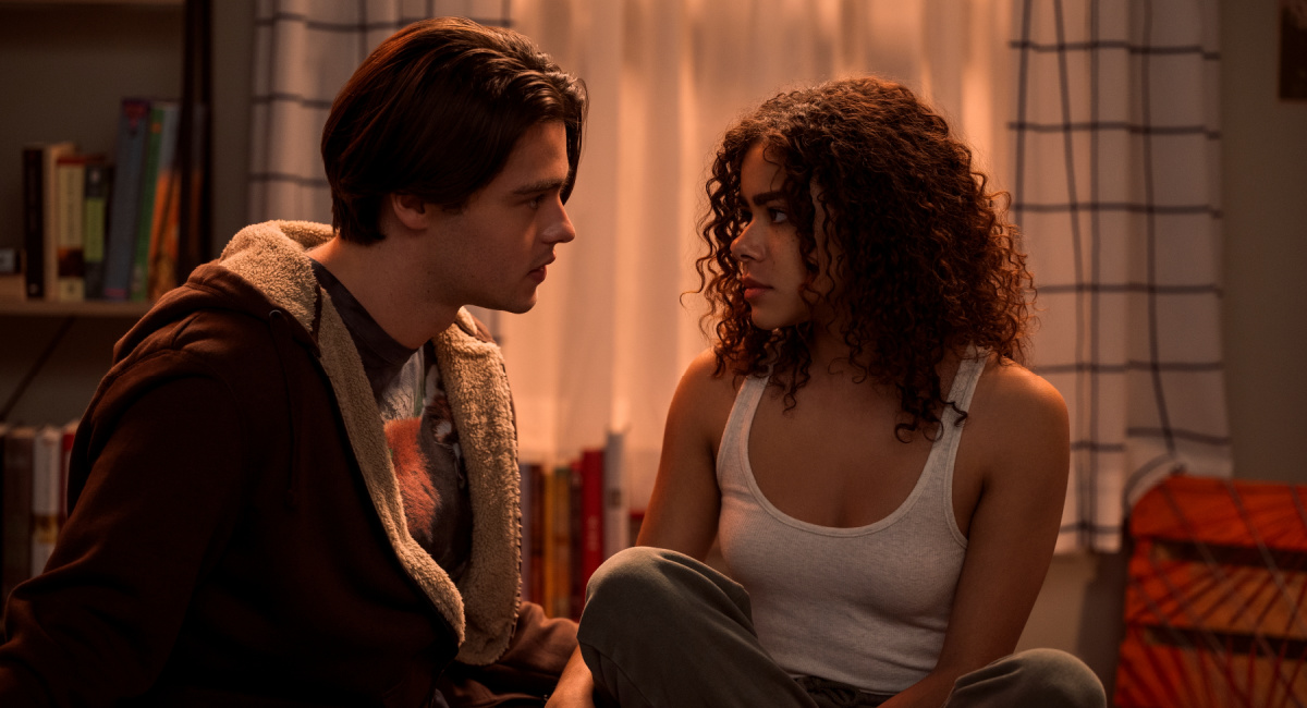 Felix Mallard as Marcus Baker, and Antonia Gentry as Ginny in 'Ginny & Georgia.'
