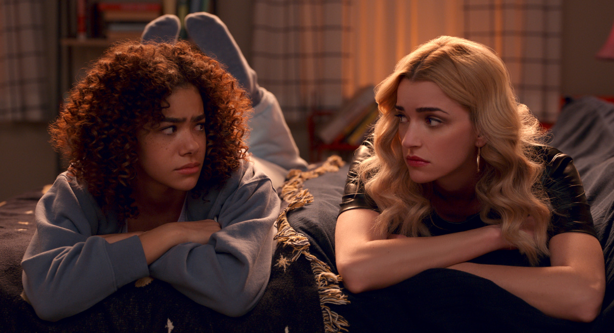 Antonia Gentry as Ginny, and Brianne Howey as Georgia in 'Ginny & Georgia.'