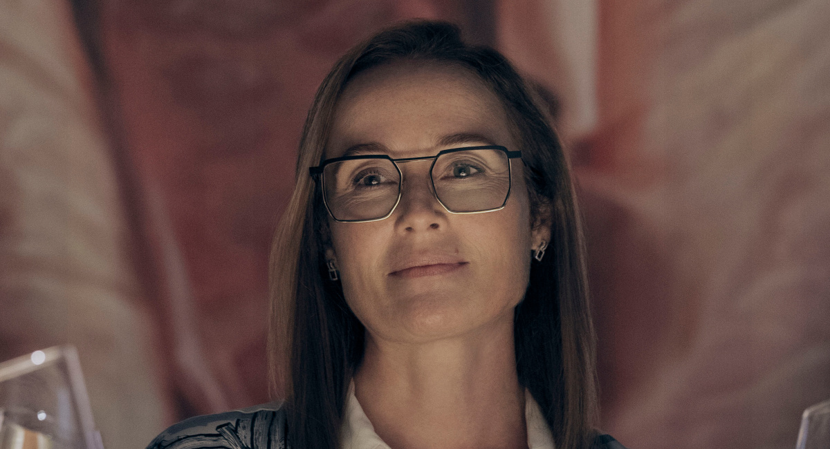 Jennifer Ehle in 'Dead Ringers.'