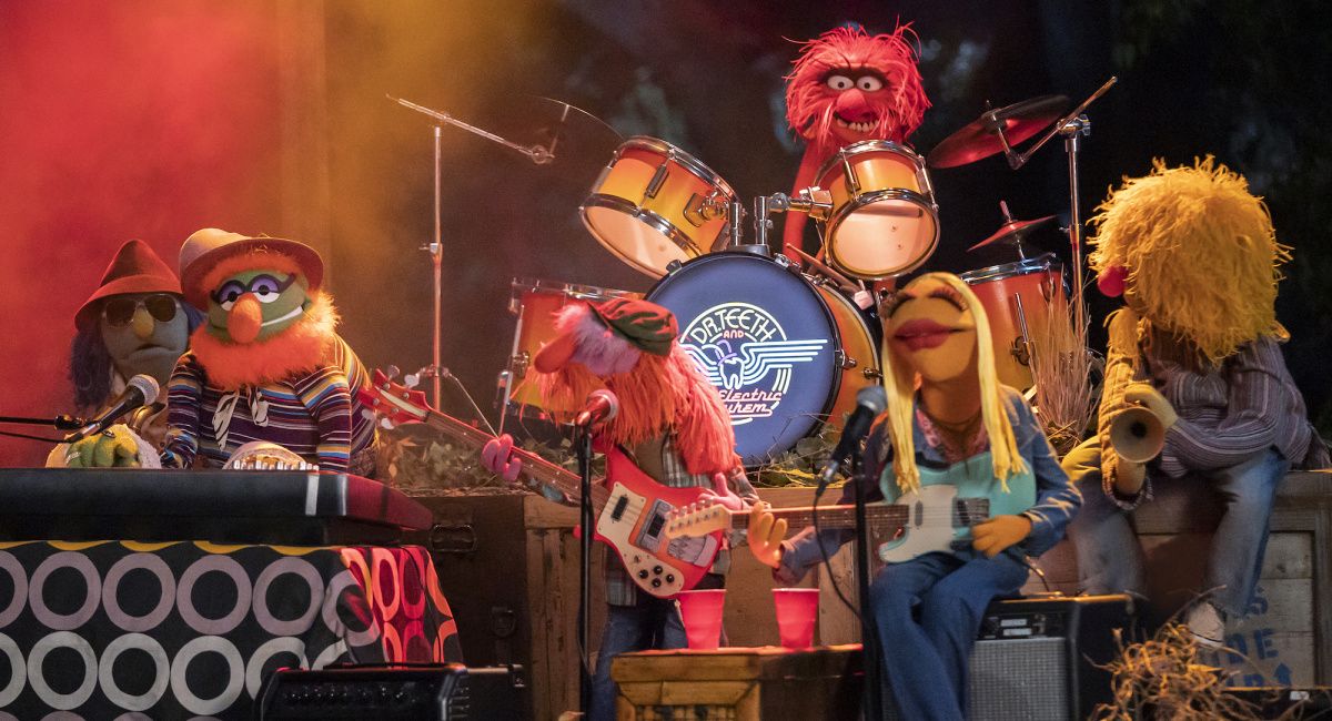 Zot, Dr. Tooth, Floyd Pepper, Animal, Janice e Lips em 'The Muppets Mayhem'.
