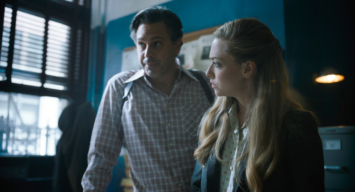 Thomas Sadoski and Amanda Seyfried in 'The Crowded Room,' premiering June 9, 2023 on Apple TV+.