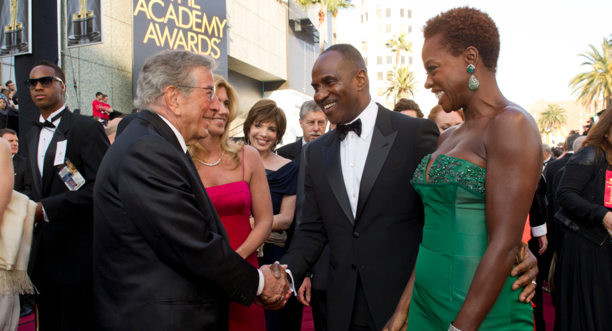 Tony Bennett, Julius Tenon e Viola Davis chegam para o 84º Annual Academy Awards® em Hollywood, CA em 26 de fevereiro de 2012.