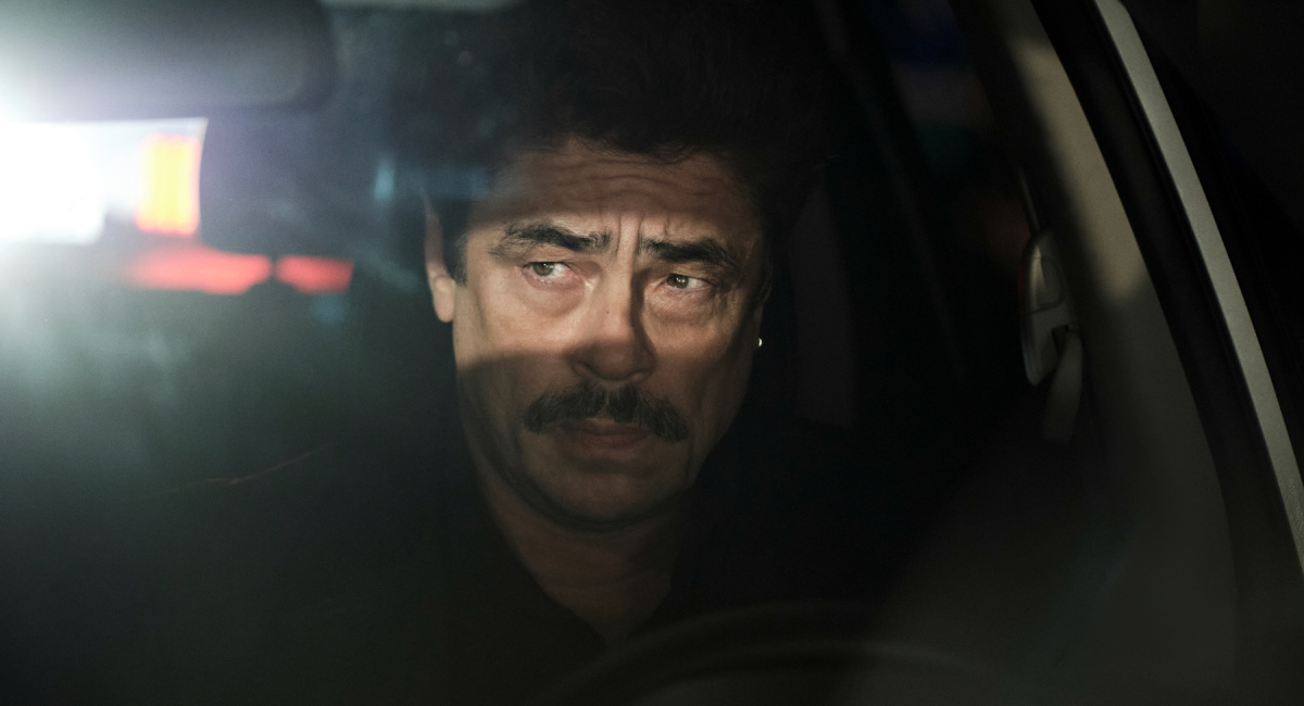 Benicio del Toro as Tom Nichols in 'Reptile.'