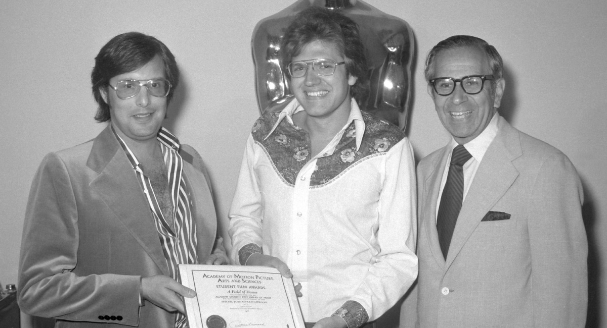 Presenter director William Friedkin, Robert Zemeckis, center, winner, Special Jury Award (A FIELD OF HONOR), at the 1975 (2nd) Student Academy Awards, and Academy president Walter Mirisch.