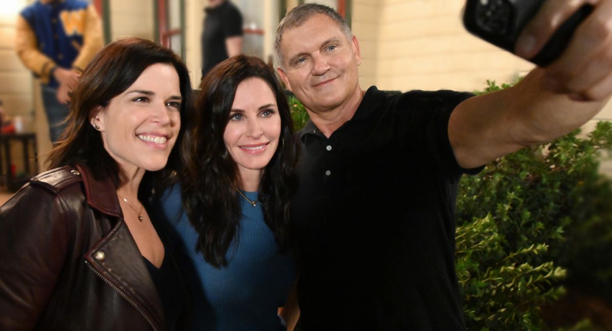 Neve Campbell, Courteney Cox and Executive Producer Kevin Williamson on the set of Paramount Pictures and Spyglass Media Group's 2022's 'Scream.'