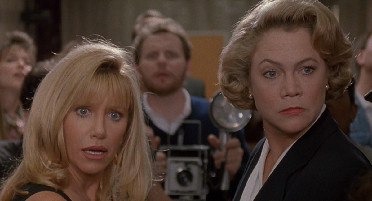 Suzanne Somers and Kathleen Turner in 'Serial Mom.'