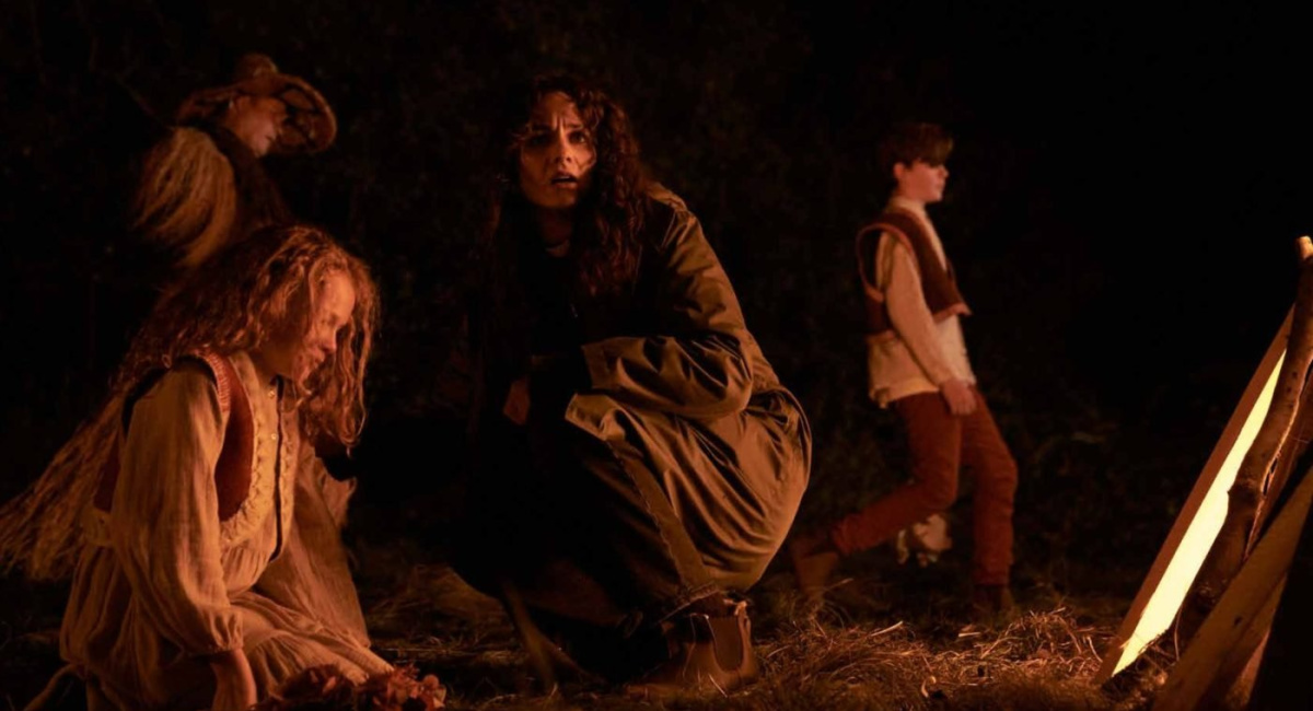 Evie Templeton as Grace Holland and Tuppence Middleton as Rebecca Holland in ‘Lord of Misrule.'