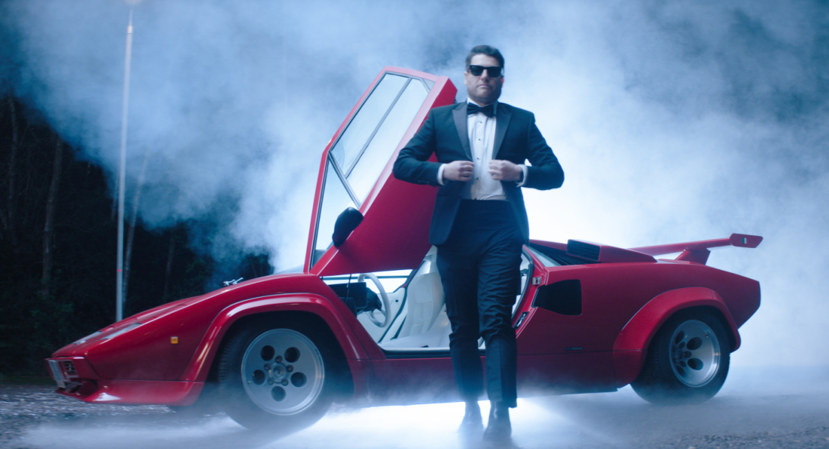 Adam Pally as Wade Whipple in 'Knuckles,' streaming on Paramount+, 2024.