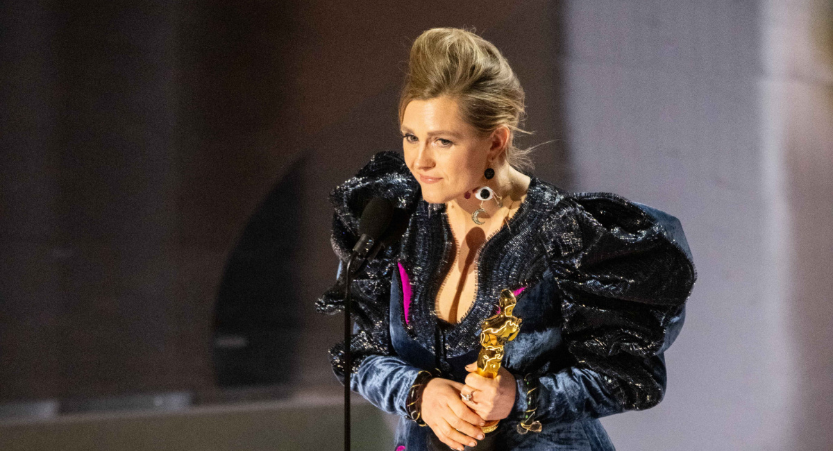 Holly Waddington accepts the Oscar® for Costume Design during the live ABC telecast of the 96th Oscars® at the Dolby® Theatre at Ovation Hollywood on Sunday, March 10, 2024. Credit/Provider: Trae Patton ©A.M.P.A.S. Copyright: ©A.M.P.A.S.