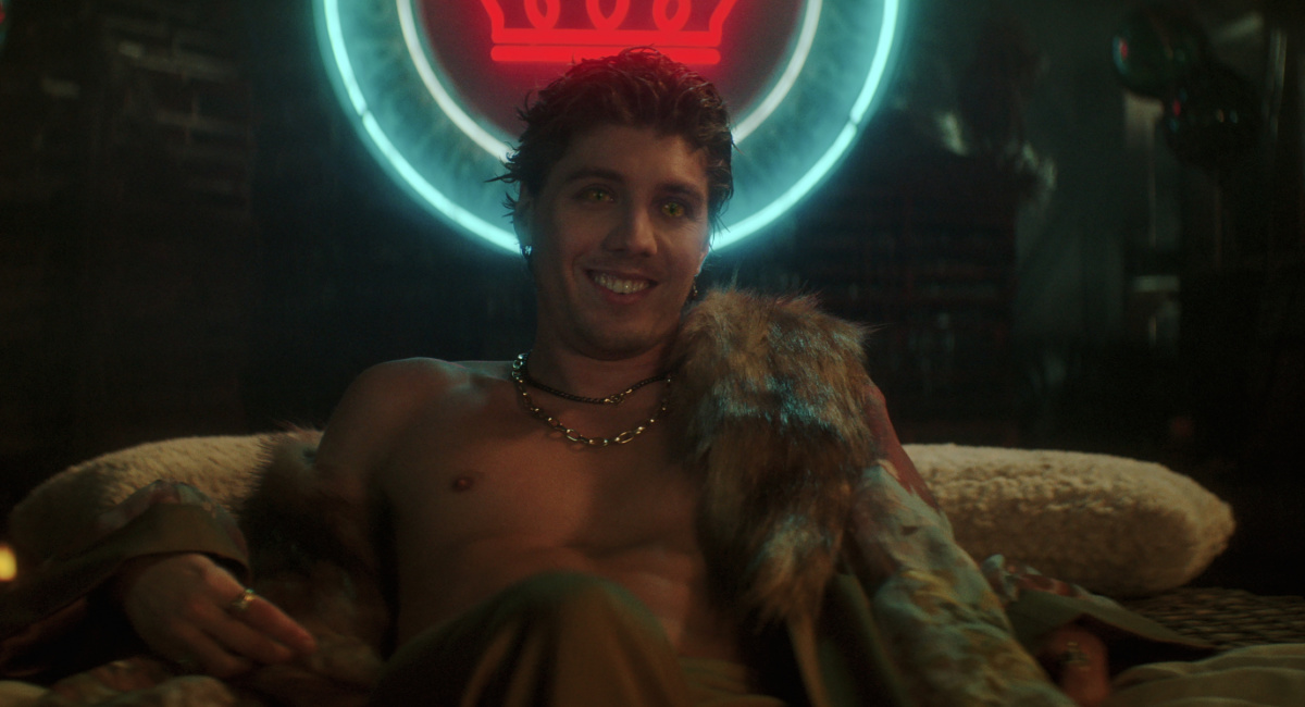 Lukas Gage as Thomas The Cat King in episode 2 of 'Dead Boy Detectives.'