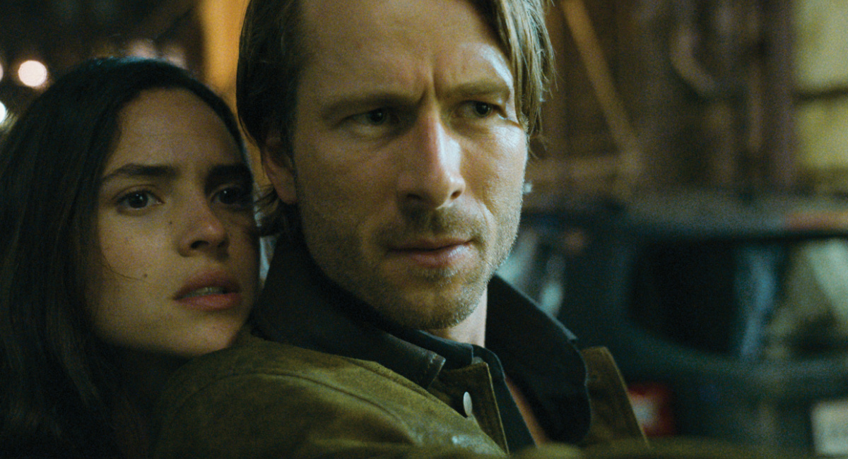 Adria Arjona and Glen Powell in 'Hit Man'. Photo: Netflix.