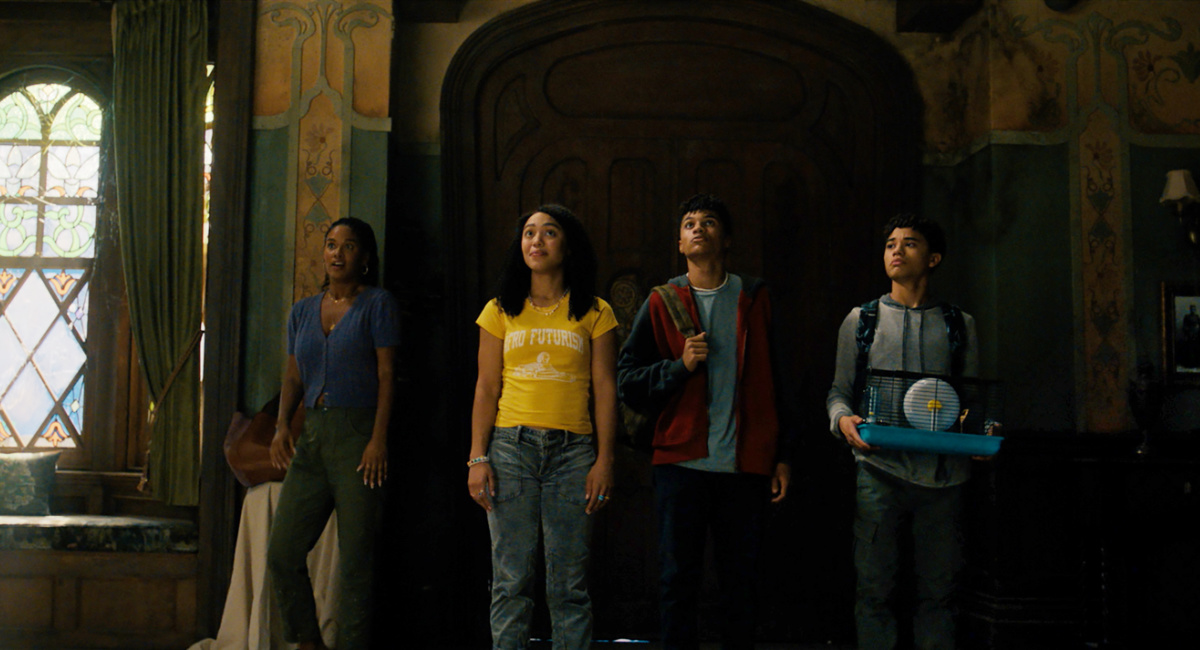 Joy Bryant, Mychala Lee, Lyon Daniels and Noah Cottrell in 'The Spiderwick Chronicles'.
