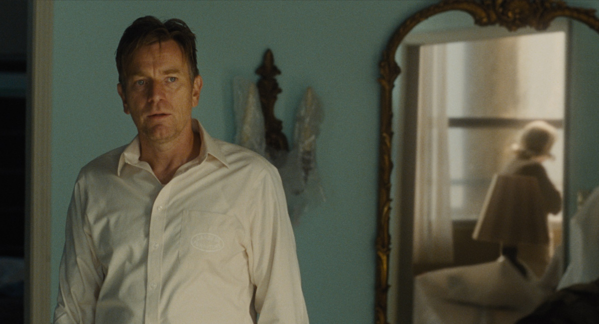 Ewan McGregor in 'Mother, Couch!'