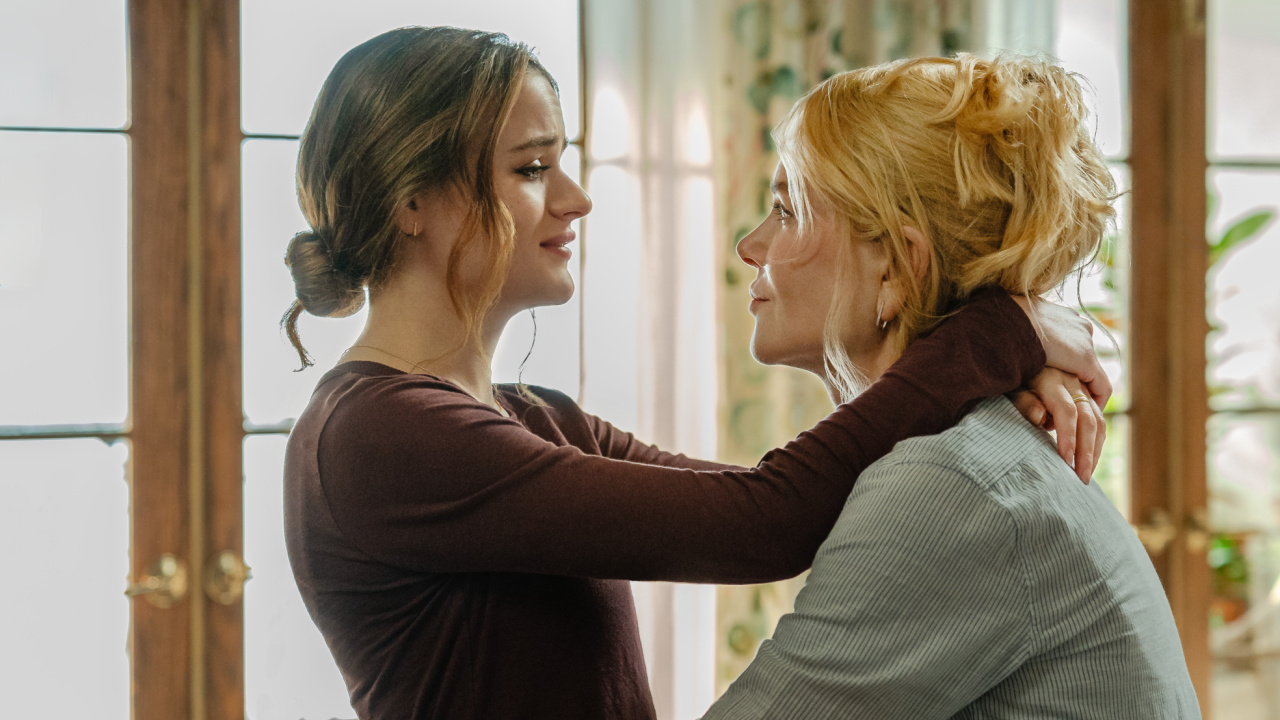 Joey King as Zara Ford and Nicole Kidman as Brooke Harwood in 'A Family Affair'.