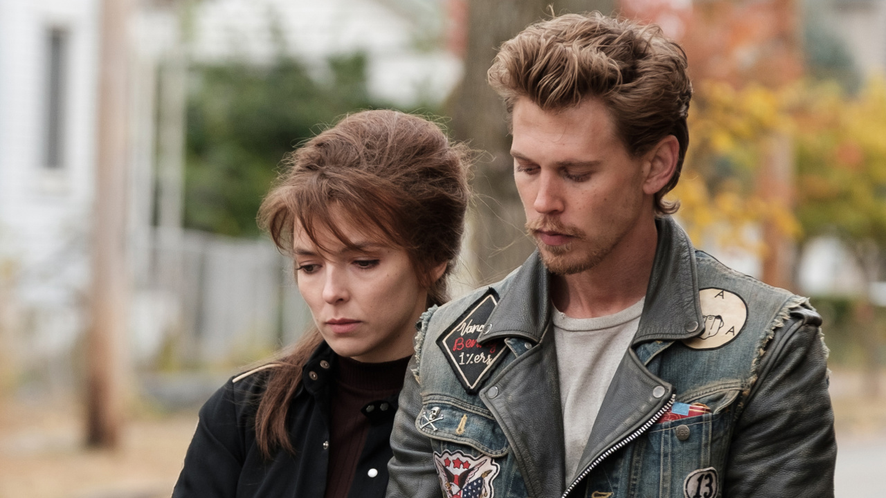 Jodie Comer as Kathy and Austin Butler as Benny in director Jeff Nichols' 'The Bikeriders,' a Focus Features release.