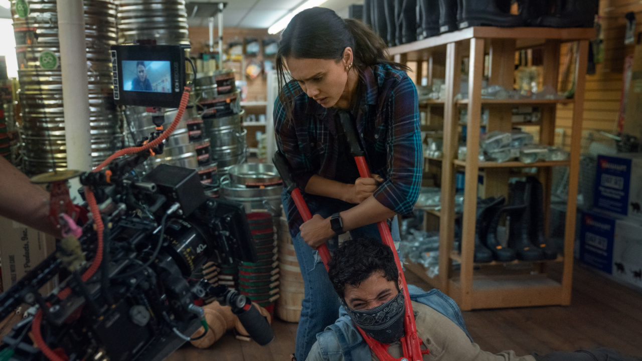 Jessica Alba as Parker on the set of 'Trigger Warning'.