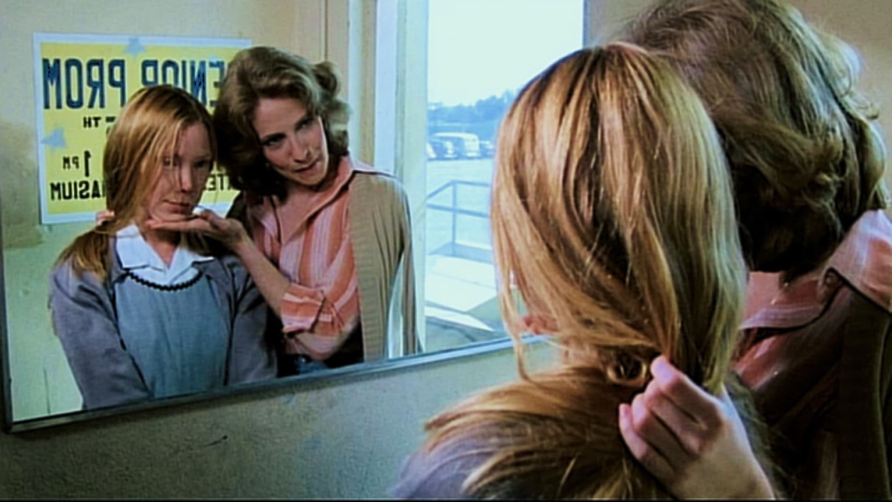 (L to R) Sissy Spacek and Betty Buckley in 'Carrie'. Photo: United Artists.