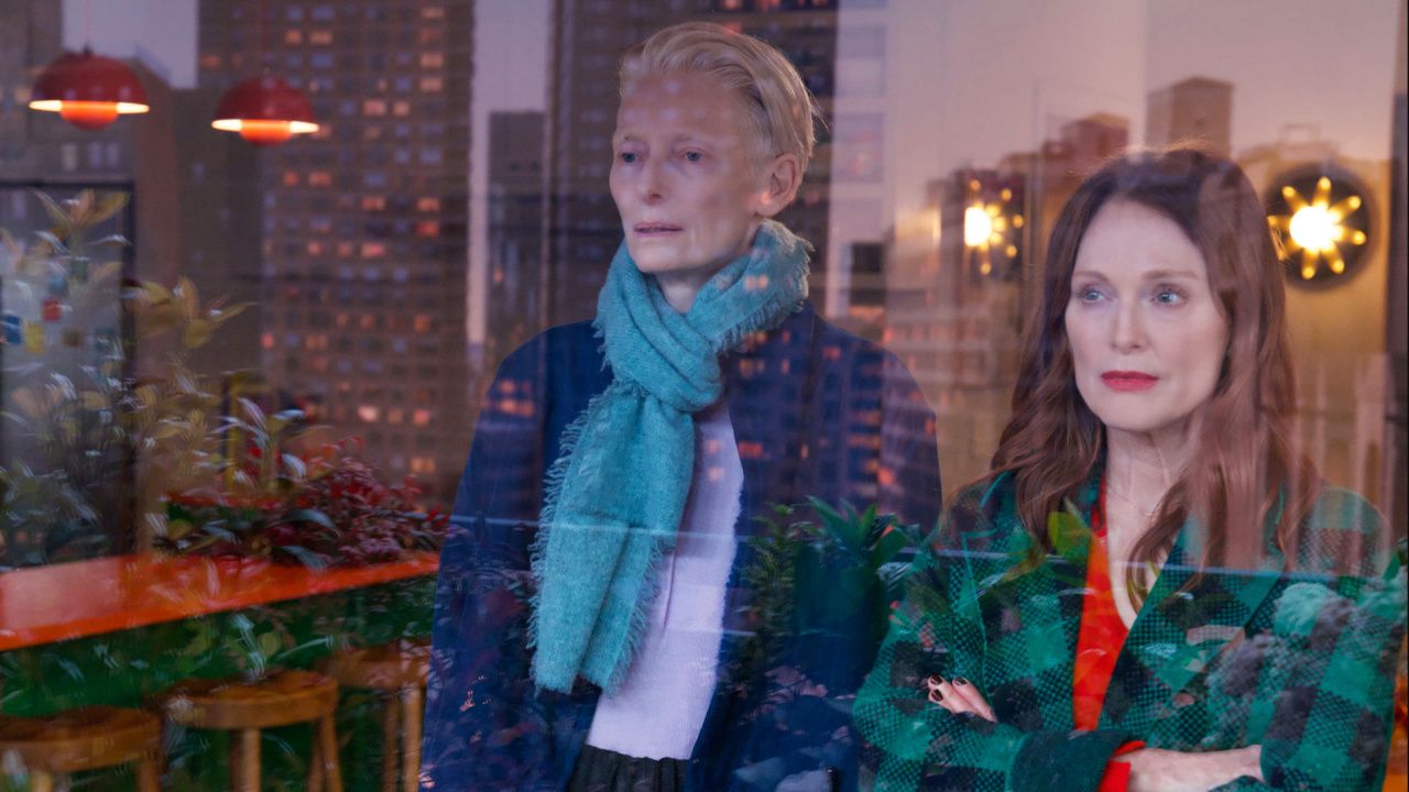 (L to R) Tilda Swinton and Julianne Moore in 'The Room Next Door'. Photo: Warner Bros. Pictures.