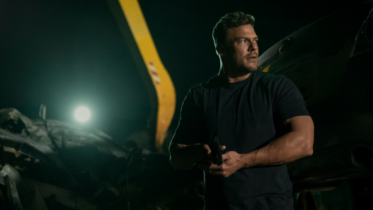 Alan Ritchson (Jack Reacher) in 'Reacher' Season 3. Credit: Jasper Savage/Prime. Copyright: © Amazon Content Services LLC.