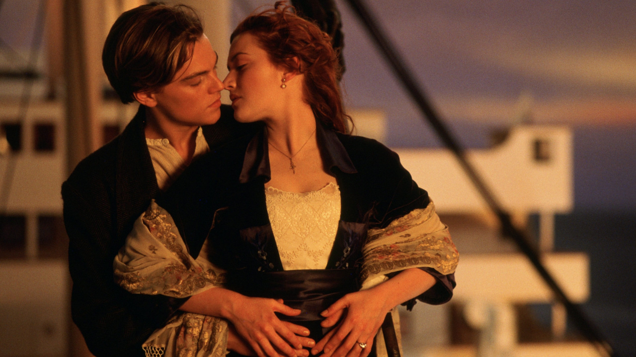 (L to R) Leonardo DiCaprio and Kate Winslet in 'Titanic'. Photo: Paramount Pictures.