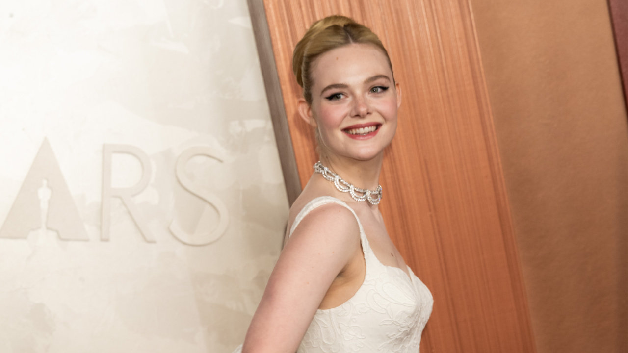 Elle Fanning arrives on the red carpet of the 97th Oscars® at the Dolby® Theatre at Ovation Hollywood on Sunday, March 2, 2025. Credit/Provider: Etienne Laurent / The Academy. Copyright: ©A.M.P.A.S.