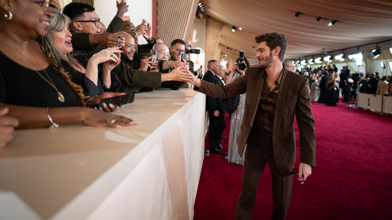 Andrew Garfield arrives on the red carpet of the 97th Oscars® at the Dolby® Theatre at Ovation Hollywood on Sunday, March 2, 2025. Credit/Provider: Kyusung Gong / The Academy. Copyright: ©A.M.P.A.S.