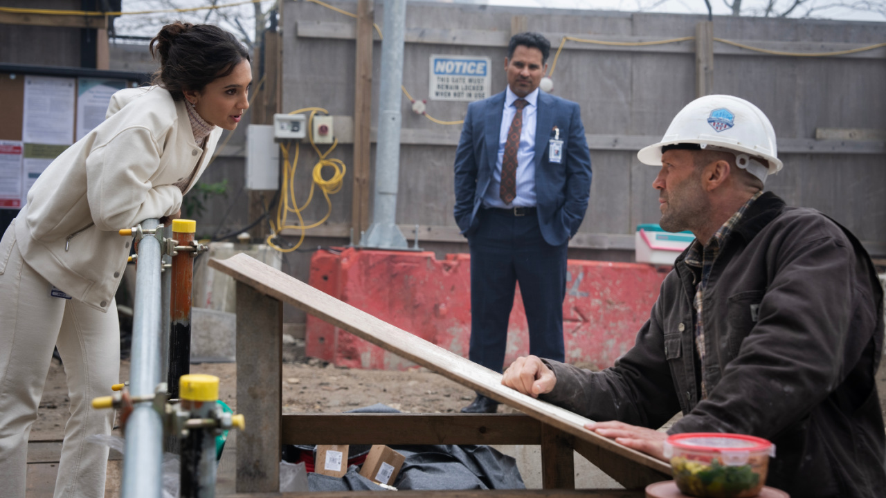 (L to R) Arianna Rivas as Jenny Garcia, Michael Peña as Joe Garcia and Jason Statham as Levon Cade in director David Ayer's 'A Working Man'. An Amazon MGM Studios film. Photo Credit: Dan Smith © 2025 Amazon Content Services LLC. All Rights Reserved.