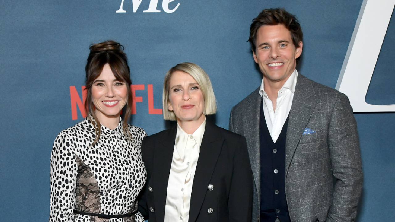 (L to R) Linda Cardellini, Liz Feldman and James Marsdan in 'Dead To Me.' Photo: Courtesy of Netflix / © 2022 Netflix, Inc.