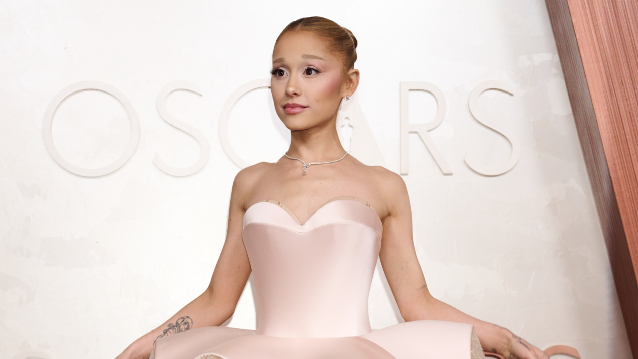 Ariana Grande arrives on the red carpet of the 97th Oscars® at the Dolby® Theatre at Ovation Hollywood on Sunday, March 2, 2025. Credit/Provider: Michael Baker / The Academy. Copyright: ©A.M.P.A.S.