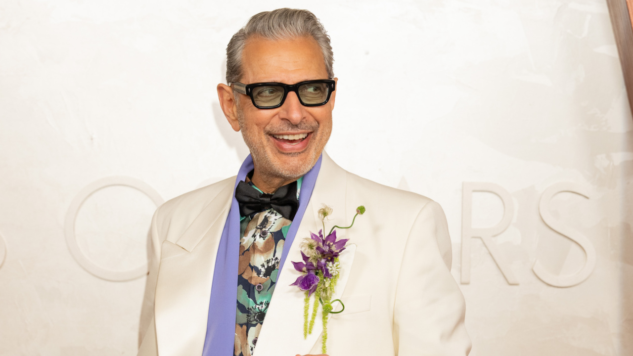 Jeff Goldbloom arrives on the red carpet of the 97th Oscars® at the Dolby® Theatre at Ovation Hollywood on Sunday, March 2, 2025. Credit/Provider: Michael Baker / The Academy. Copyright: ©A.M.P.A.S.